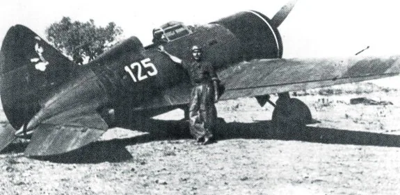 Su avión.  Mosca CM-125 pilotado por el jefe de la cuarta escuadrilla, Manuel Zarauza. La foto aparece en 'Cuadernos de aviación histórica'.