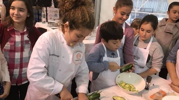 Los más pequeños pudieron demostrar ayer sus habilidades culinariasen Torrelavega. 