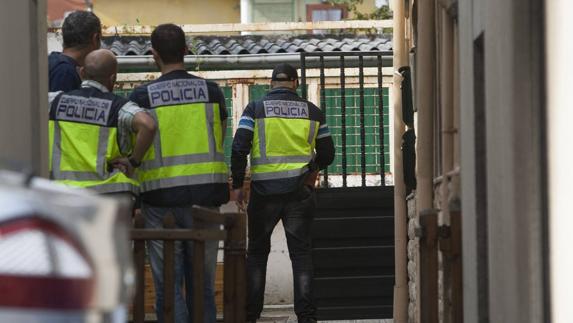 Arresto de Antonio Ortiz, en la casa de sus tíos situada en la Bajada de San Juan, en Santander.