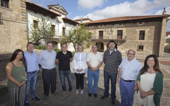 Imagen del equipo de gobierno de Camargo, recién constituido el pasado año.