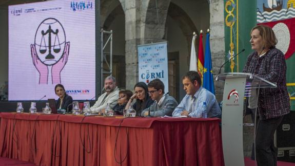 Mar Arruti, presidenta de Cermi Cantabria, durante su discurso de ayer en el Parlamento con motivo del Día Internacional de las Personas con Discapacidad 