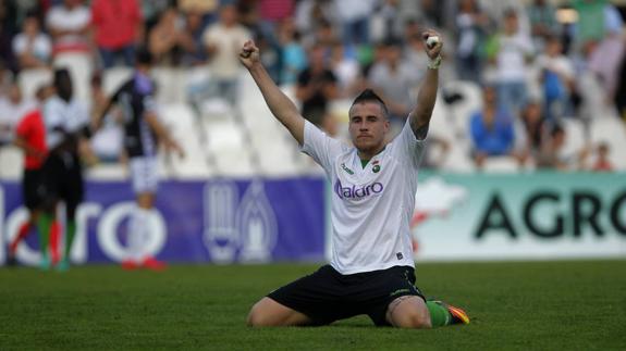 Dani Aquino, que ha marcado más de la mitad de los goles del Racing, se ha convertido en el jugador clave del equipo.