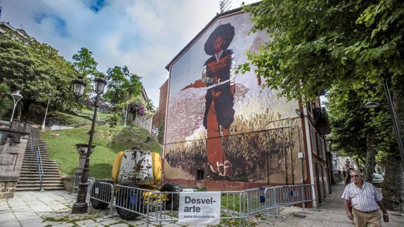 Mural realizado en la calle Menéndez Pelayo, fruto del Festival Desvelarte que impulsa Santander Creativa.