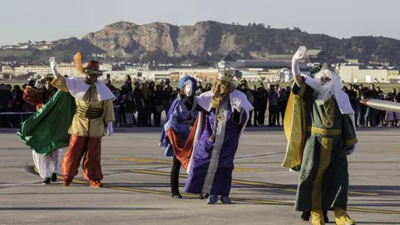 Los Reyes, a sus llegada esta tarde al Aeropuerto Seve Ballesteros.