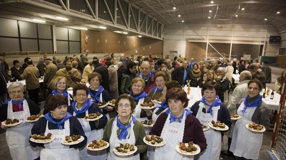 Degustación de morcillas en las fiestas de hace unos años.