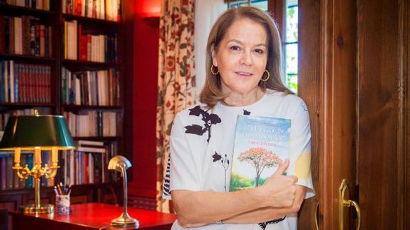 La escritora Viruca Yebra presentará mañana en Santander su primera novela, ‘El fuego de flamboyán’.