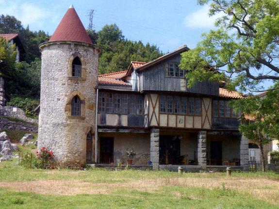 'Chalet', afincado en 'Barrio del Pueblo' de Solares.