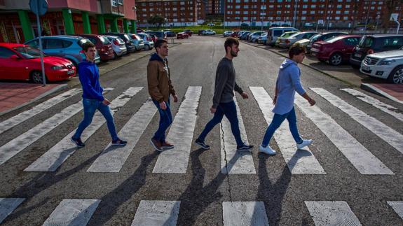 Javi Cobo y Josemi, como los Beatles en Abbey Road, son los candidatos a ocupar el doble pivote racinguista.