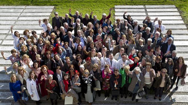 Valdecilla rindió homenaje ayer a los 188 profesionales de diferentes categorías que llegaron a la jubilación a lo largo de 2016.