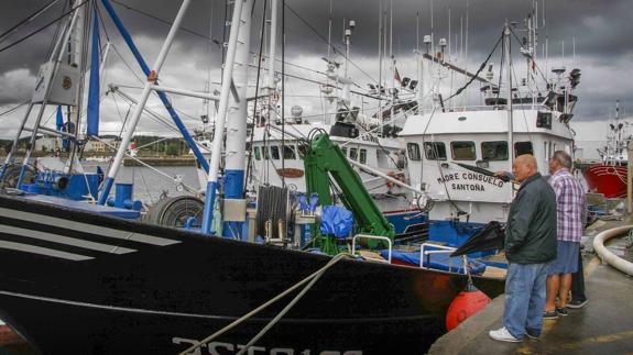 La alerta naranja frusta el primer día de la costera del verdel