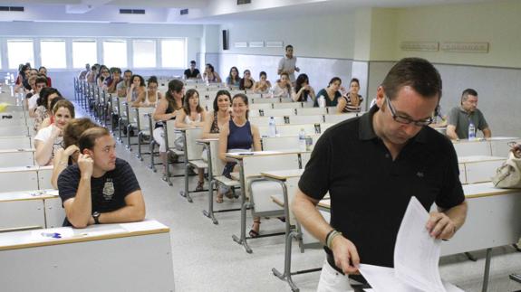 Cantabria estudiará si realizar las oposiciones a maestros en 2018 o 2019