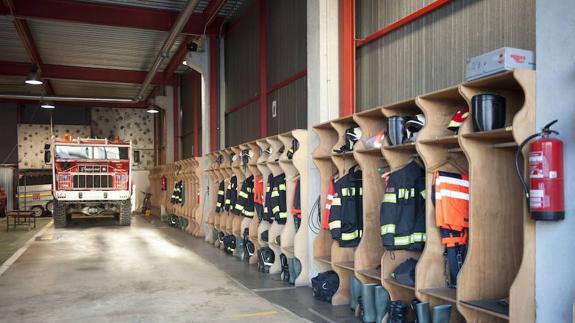 Las horas extra han motivado un nuevo conflicto entre el Ayuntamiento y el jefe de Bomberos de Camargo