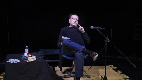 Carlos Taibo, durante la conferencia que impartió en Espacio Espiral y que organizó la asociación Sol Cultural.