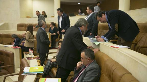 Una de las últimas sesiones en el Parlamento cántabro. 