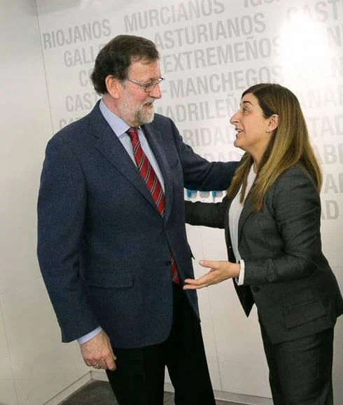 Mariano Rajoy y María José Sáenz de Buruaga en la reunión del Comité Ejecutivo Nacional, en Madrid, este martes, 4 de abril.