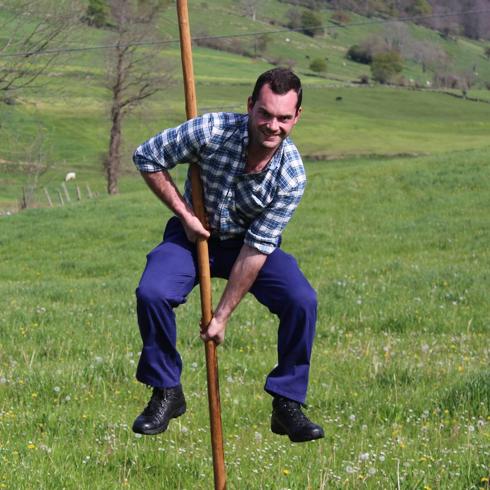 Benigno Fernández, con su palo.