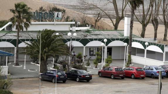 El Restaurante Tiburón se ubica en la zona de El Puntal.