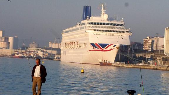 El 'Oriana' estrena la temporada de cruceros en Santander con 1.860 pasajeros