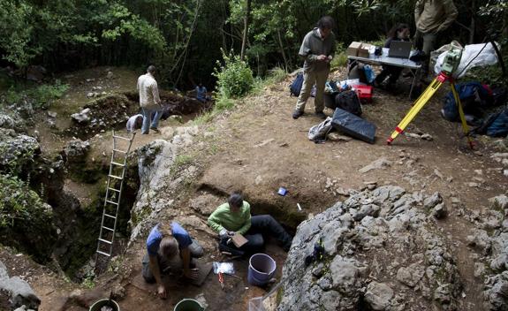 Una imagen de las excavaciones de La Garma, en el municipio de Ribamontán al Monte 