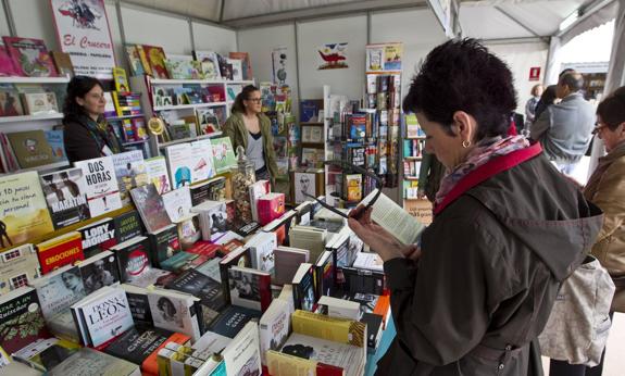 La Plaza Porticada será el escenario de la Feria del Libro de Santander y Cantabria en la que participarán 14 librerías de la región. 