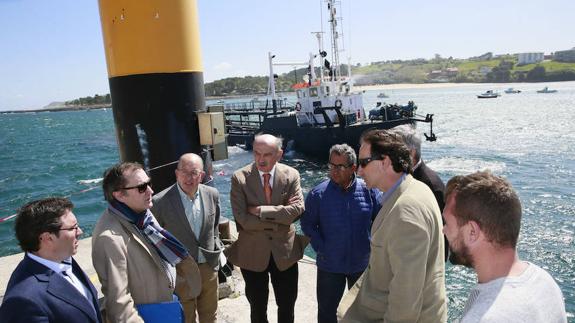 El inicio de estas tareas fue supervisada por el consejero de Obras Públicas y Viviendas, junto al director de Obras Públicas, José Luis Gochicoa, el alcalde barquereño, Dionisio Luguera, y el resto de personalidades