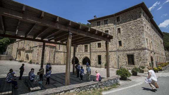 La explanada del Monasterio de Santo Toribio.