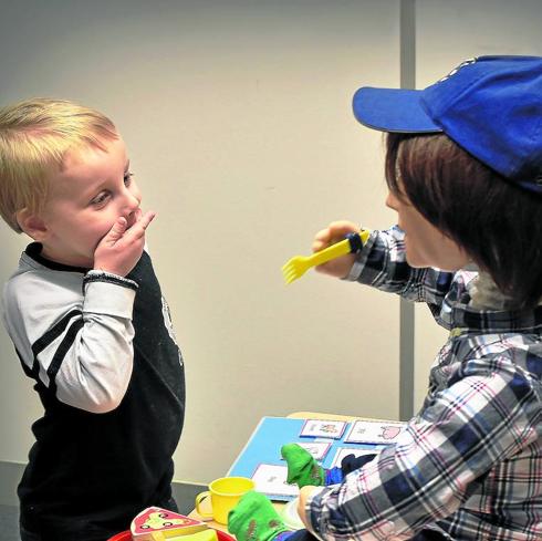 Un robot autómata, 'Kaspar', que enseña a niños autistas