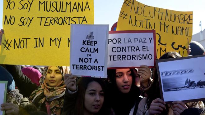 Mujeres musulmanas, durante una manifestación en Madrid en contra del terrorismo.