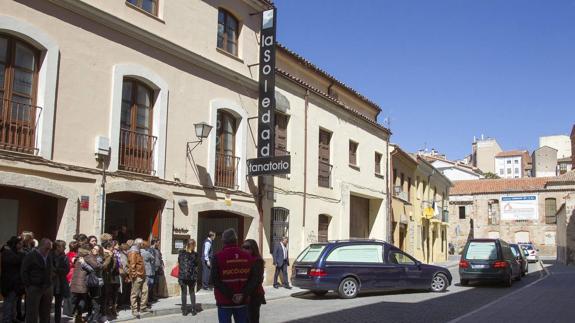 Los fugones fúnebres que trasladan a los tres montañeros fallecidos llegan este viernes a Zamora