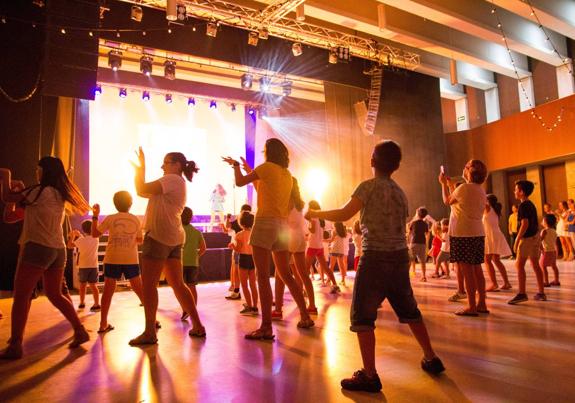 Escenario Santander ofrece un amplio programa de entretenimiento con fines solidarios.