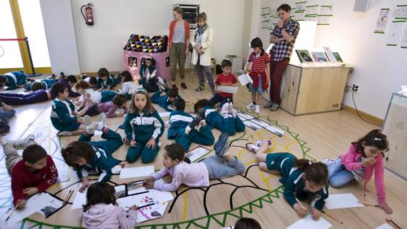 Retos literarios, talleres de escritura creativa y 'bookscape' en las bibliotecas municipales