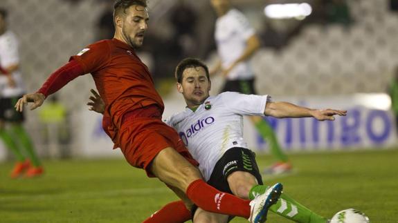 Uno de los últimos encuentros entre el Izarra y el Racing.
