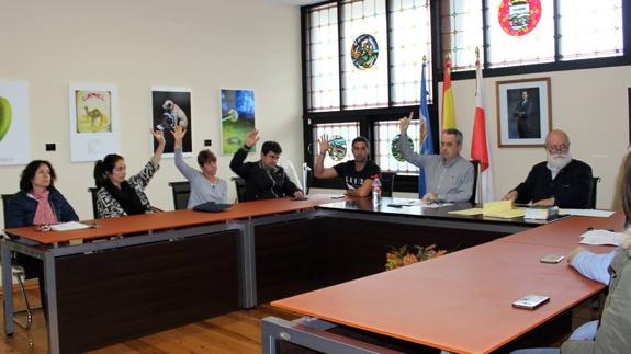 Imagen del Pleno en el que se dio el visto bueno al convenio con la FNyH.