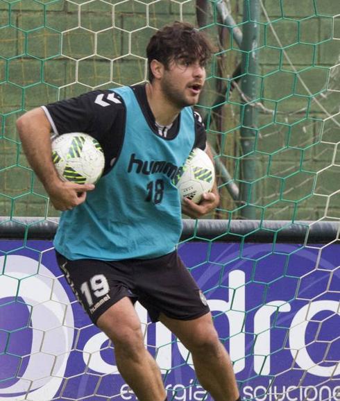 Abdón Prats, durante el entrenamiento de ayer, en las Instalaciones Nando Yosu. 