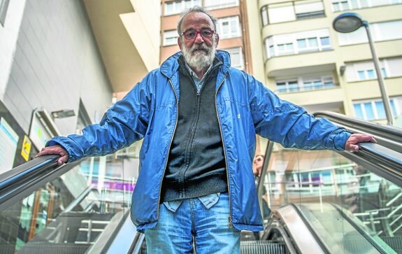 Luis Montes, ayer en Santander, antes del debate sobre la eutanasia en el que participó en la sede de Podemos