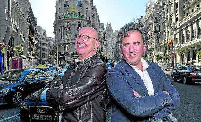 Paco Quirós y Carlos Zamora, en la Gran Vía.