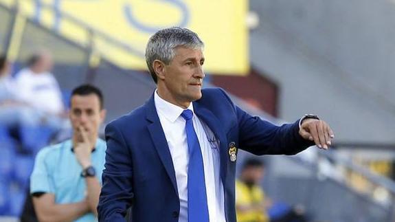 Quique Setién da instrucciones a sus jugadores durante un partico con su anterior equipo, la UD Las Palmas