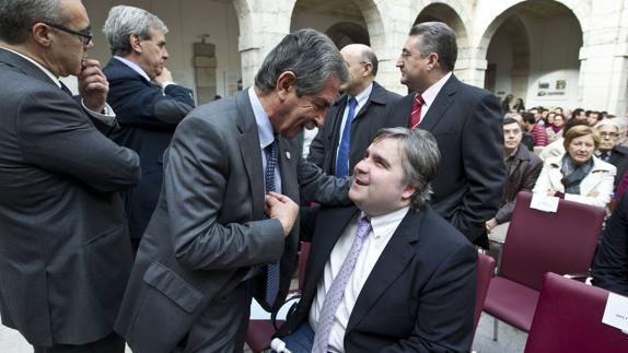 Podemos quiere que Revilla diga "alto y claro" que "hay que echar" a Rajoy