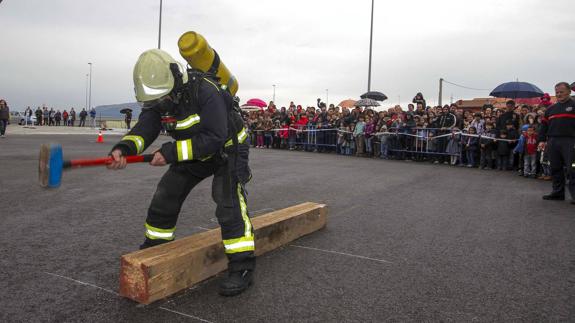 Los bomberos abren este domingo sus puertas con simulacros de accidentes