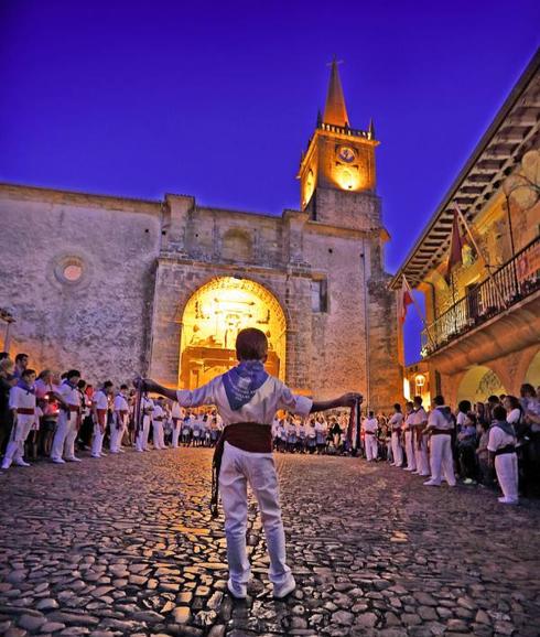 La tradición marca el desarrollo de las fiestas del Cristo de Comillas