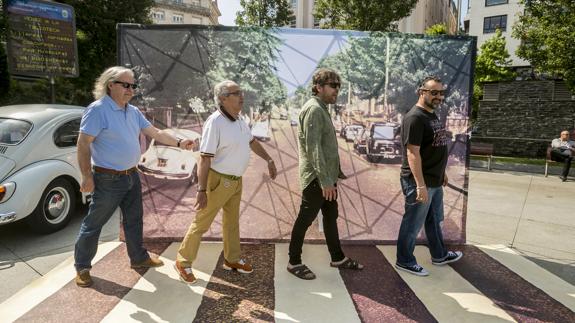 El teléfono móvil sirvió de cámara de fotos para retratar el fenómeno fan de 'The Beatles'.