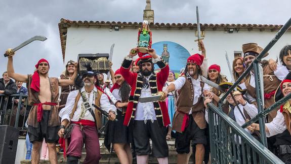 Los piratas toman la Virgen del Mar