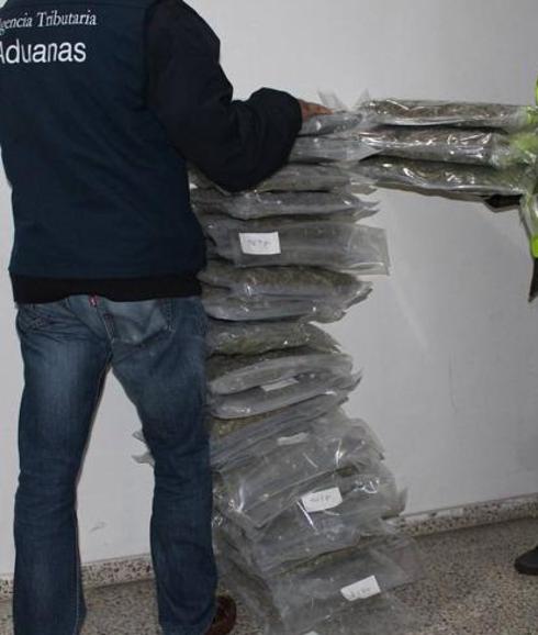 Tres años y ocho meses de prisión por tratar de embarcar en el ferry con 19 kilos de cannabis