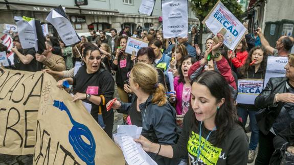 Concentración frente al Gobierno de trabajadores del CAD de Sierrallana el pasado 2 de junio