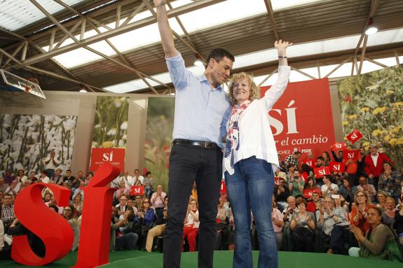 Pedro Casares, Eva Díaz  Tezanos y Pedro Sánchez  durante la comida de  Año Nuevo del PSOE  cántabro en enero  del año pasado.