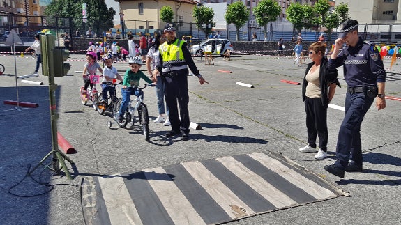 Agentes de la Policía Local en la jornada de Educación Vial