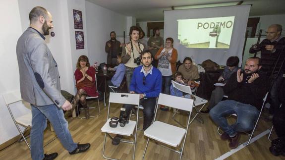 Julio Revuelta, en julio del año pasado, tras ganar las primarias a la dirección regional de Podemos. 