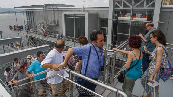 Numerosas personas han visitado este domingo el Centro Botín.