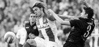Sobis no pudo brillar 'por culpa' del buen trabajo defensivo del Racing. En la imagen con Oriol. / EFE