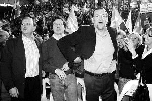 Rajoy critica a los artistas «untados» que respaldan la candidatura socialista